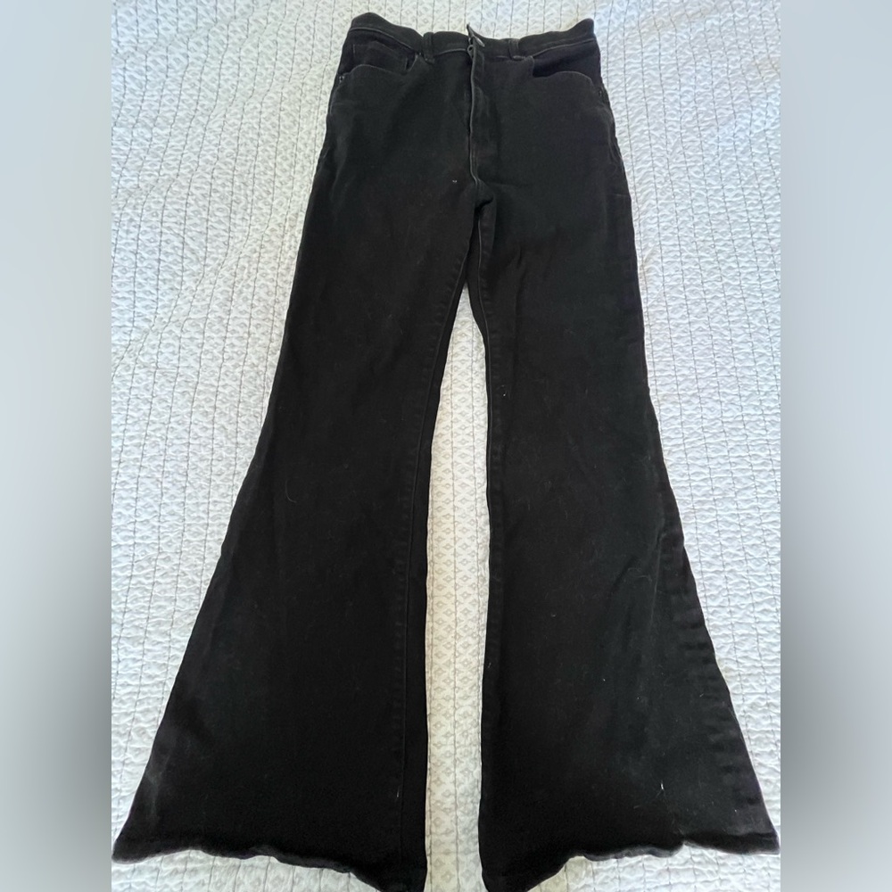 Abercrombie The Flare Ultra High Rise black jean